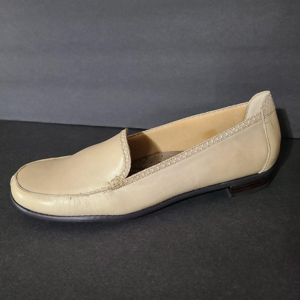 Trotters Women's Slip on Narrow Loafer shoes Taupe Size 12 N